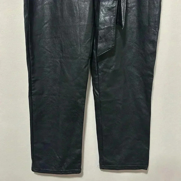 Commando - Picture 3 of 7